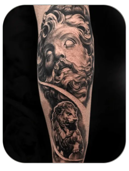 tatuaje de escultura en brazo hecho por Noe en The last gallery tattoo studio en Mollet del Vallés , Barcelona